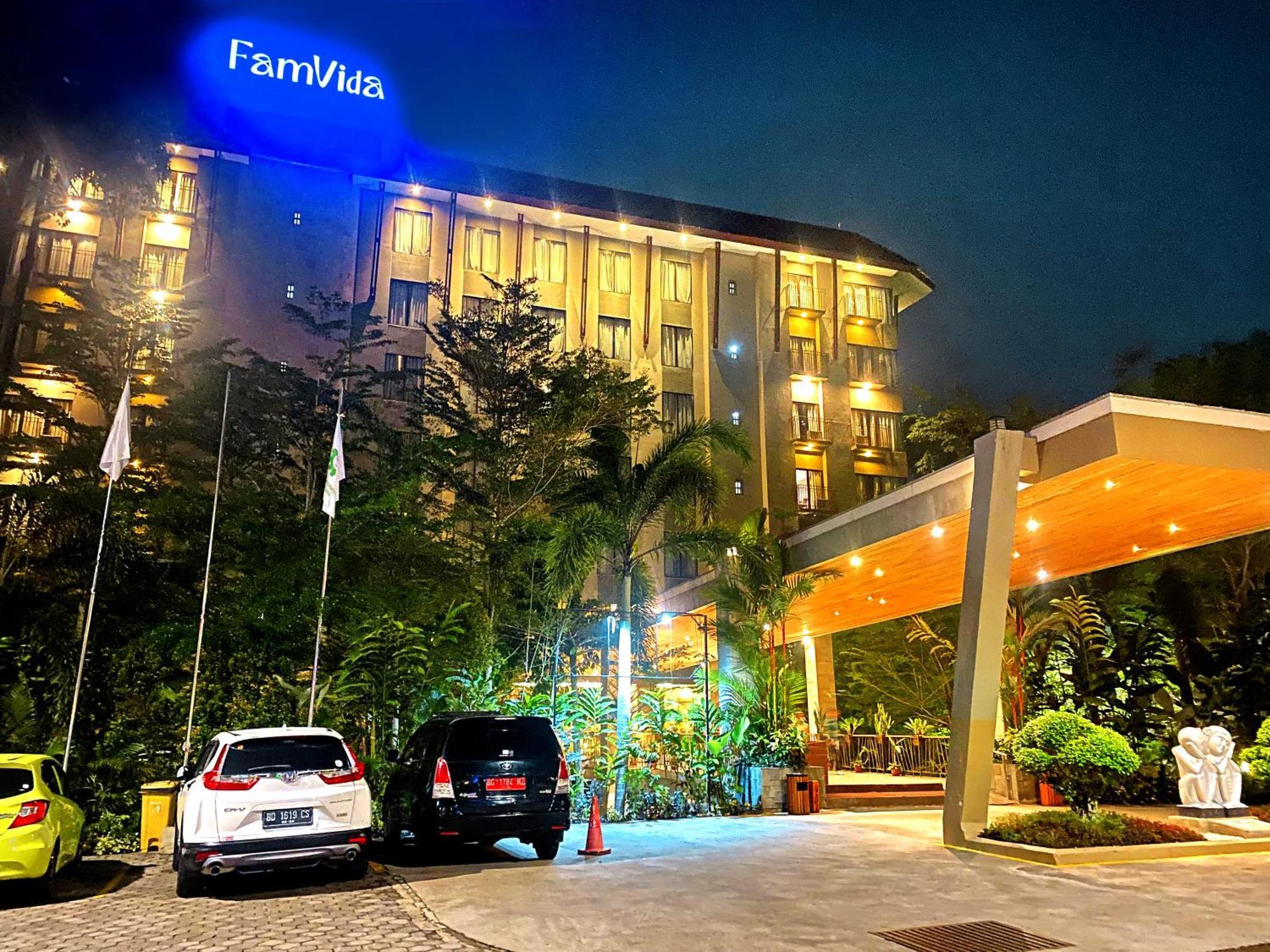 Famvida Hotel Lubuklinggau Ngoại thất bức ảnh