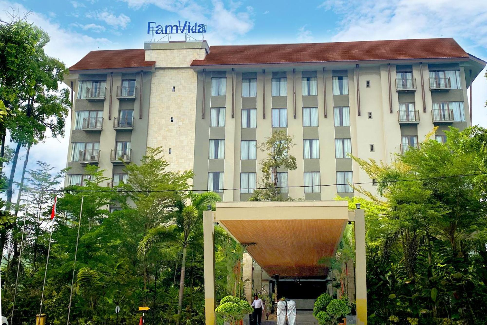 Famvida Hotel Lubuklinggau Ngoại thất bức ảnh
