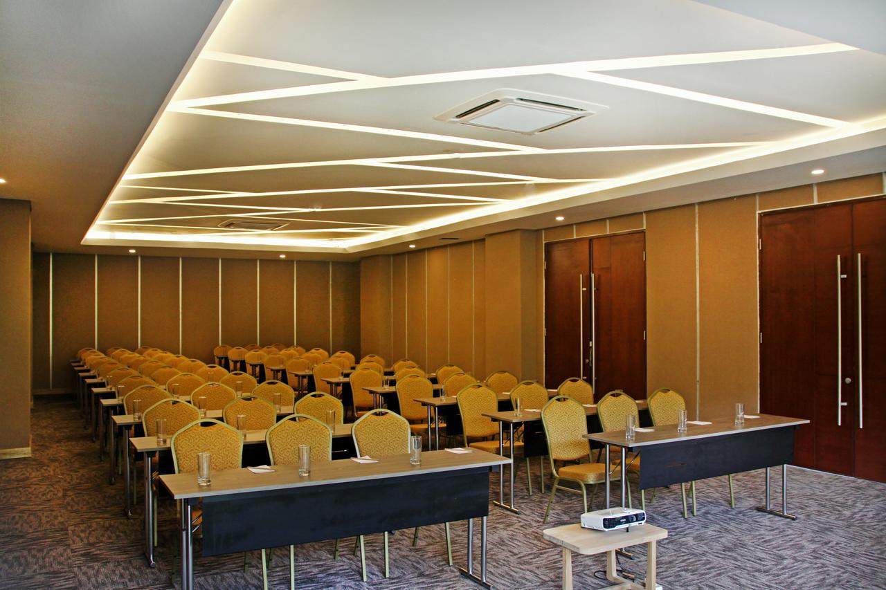 Famvida Hotel Lubuklinggau Ngoại thất bức ảnh